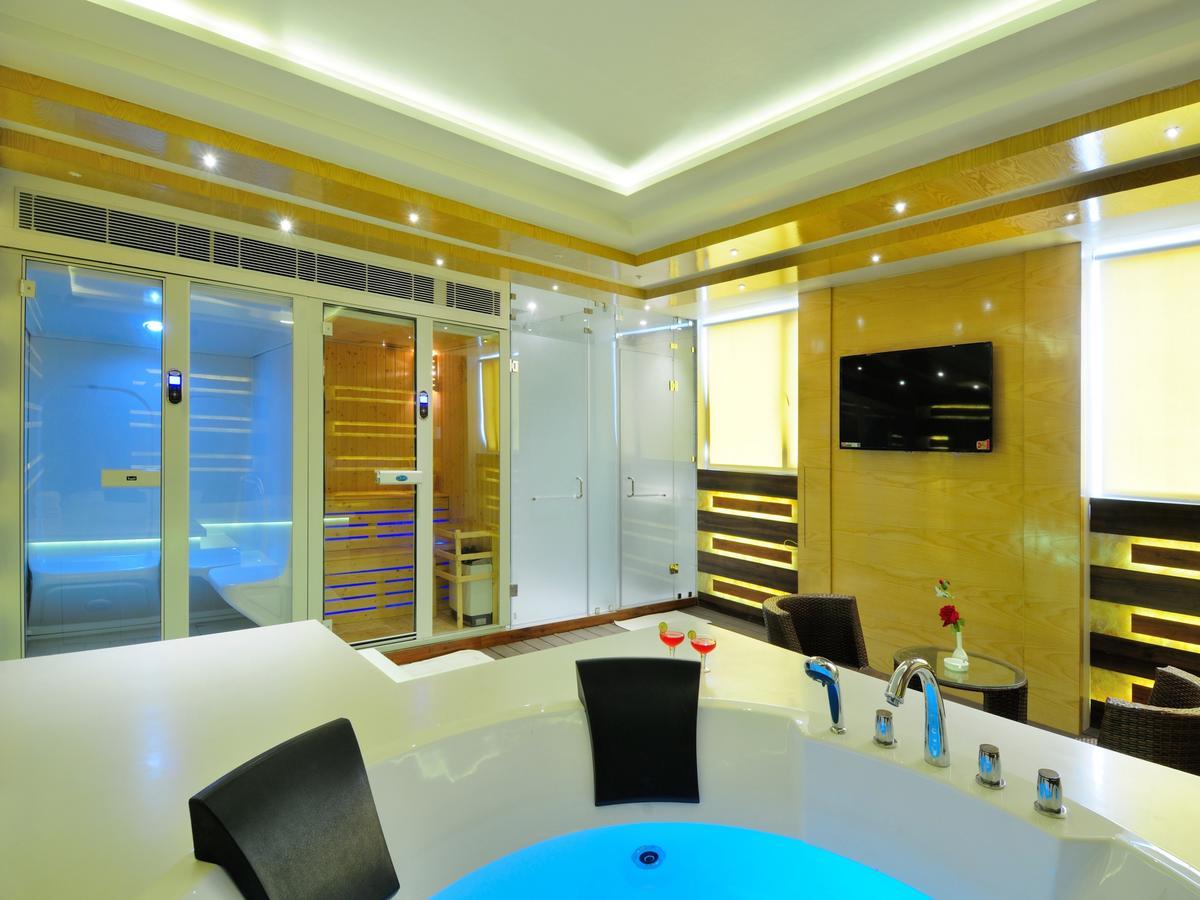 Hotel The Gold Regency - 02 Mins From New Delhi Railway Station Exterior foto