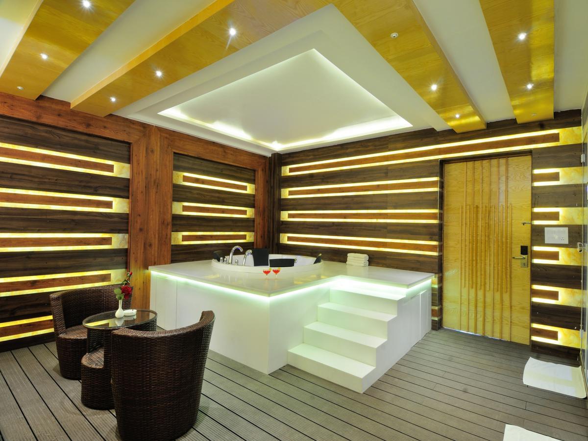 Hotel The Gold Regency - 02 Mins From New Delhi Railway Station Exterior foto