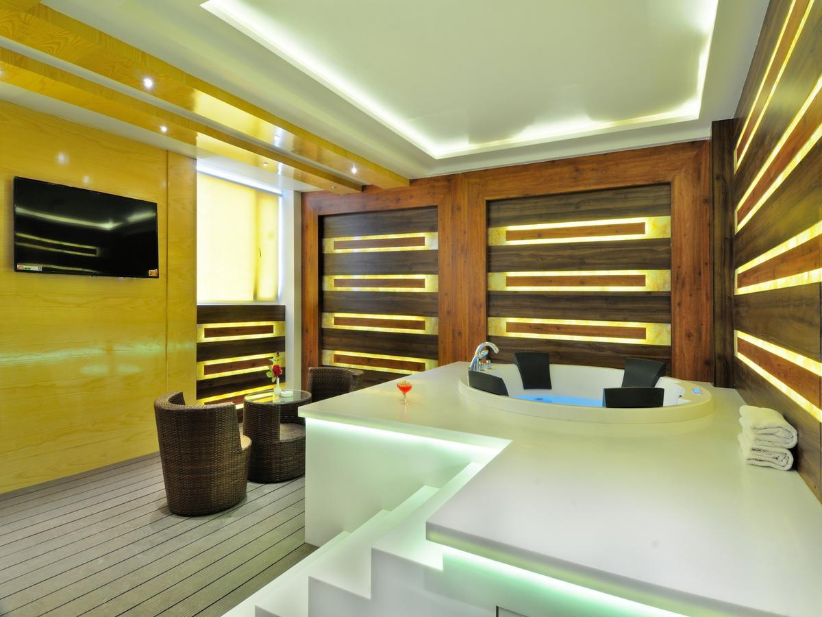 Hotel The Gold Regency - 02 Mins From New Delhi Railway Station Exterior foto
